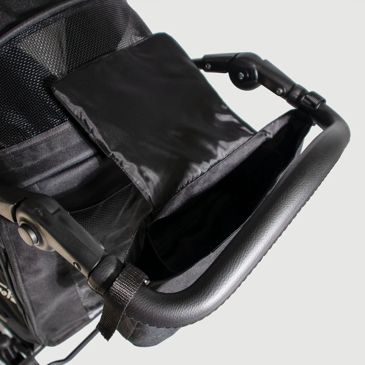 Innopet Hondenbuggy – Premium Cozy – Black 3 Innopet Hondenbuggy – Premium Cozy – Black